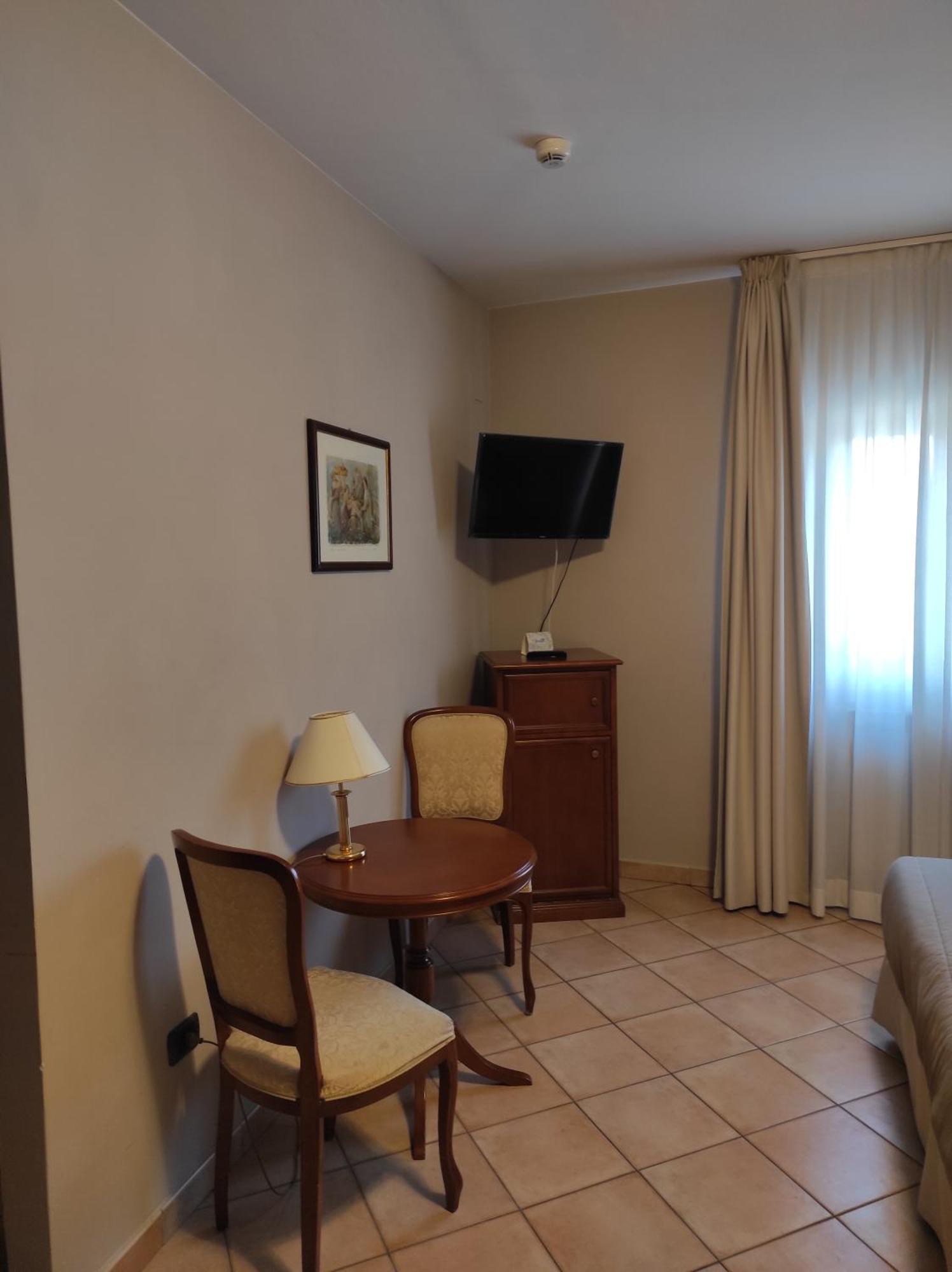 Hotel Le Mura Foligno Exterior foto