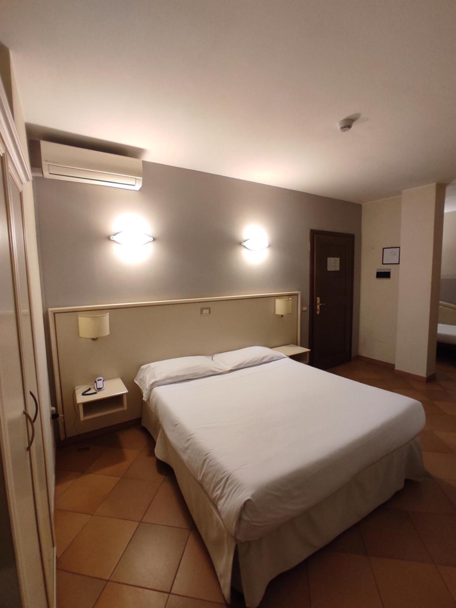 Hotel Le Mura Foligno Exterior foto