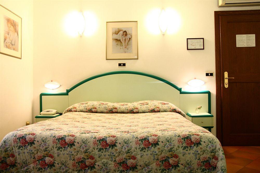 Hotel Le Mura Foligno Exterior foto